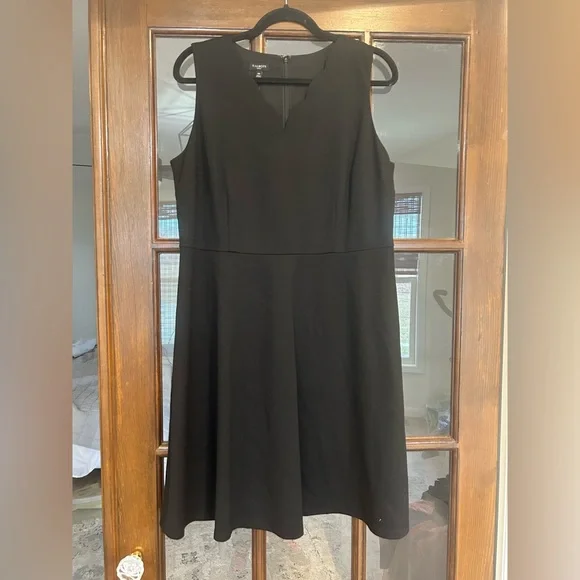 NWT New Talbots Black Scallop V-Neck Sheath Dress Sleeveless 14 Petite - Picture 3 of 11